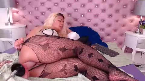 IvonnyBon online show from 02/15/26, 07:51