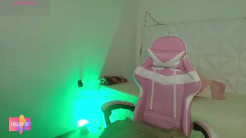 Ivonny online show from 04/01/26, 06:16