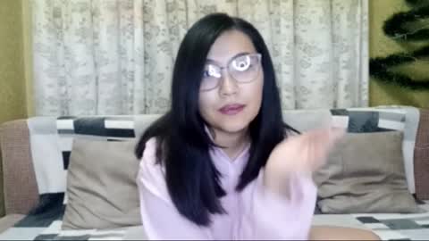 Snapshot of ivory_vibe chatting on 12/21/25, 01:07 Hey EveryoneIm ElzaGlad to see you in my room online show from 12/21/25, 01:07