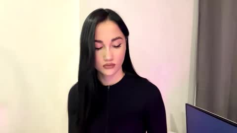 Snapshot of ivoryhochstine chatting on 11/27/25, 01:02 Nika online show from 11/27/25, 01:02