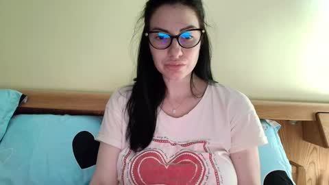 Snapshot of ivoryorchid chatting on 12/13/24, 05:32 Ivory online show from 12/13/24, 05:32