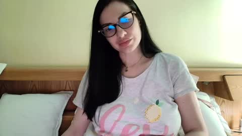 Snapshot of ivoryorchid chatting on 12/28/24, 03:15 Ivory online show from 12/28/24, 03:15