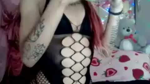 Snapshot of ivorytrixx chatting on 06/25/26, 04:01 ivorytrixx online show from 06/25/26, 04:01