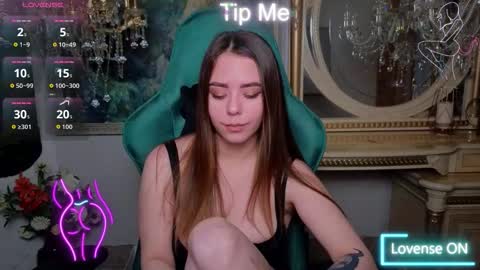 Snapshot of ivorywood_ chatting on 10/04/25, 08:56 ivorywood_ online show from 10/04/25, 08:56
