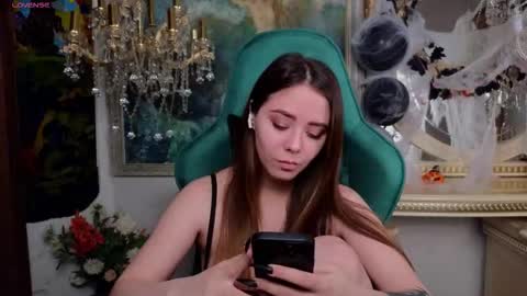Snapshot of ivorywood_ chatting on 10/15/25, 11:10 ivorywood_ online show from 10/15/25, 11:10