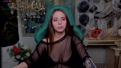 Snapshot of ivorywood_ chatting on 10/21/25, 12:28 ivorywood_ online show from 10/21/25, 12:28