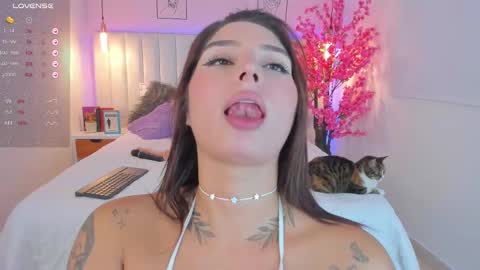 Snapshot of ivy___collins chatting on 02/20/25, 10:59 maria online show from 02/20/25, 10:59