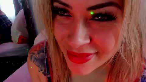 Snapshot of ivy__taylorr chatting on 02/24/25, 01:31 Diana Rojas online show from 02/24/25, 01:31