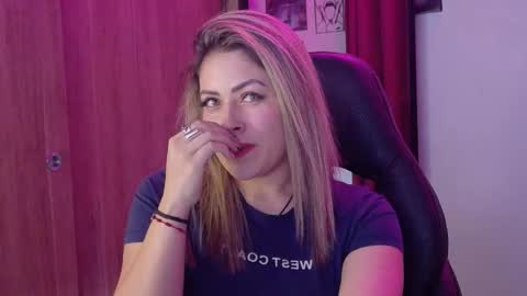 Snapshot of ivy__taylorr chatting on 10/09/25, 02:09 Diana Rojas online show from 10/09/25, 02:09