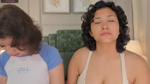 Snapshot of ivy_and_molly chatting on 12/12/24, 10:34 Ivy and Molly online show from 12/12/24, 10:34