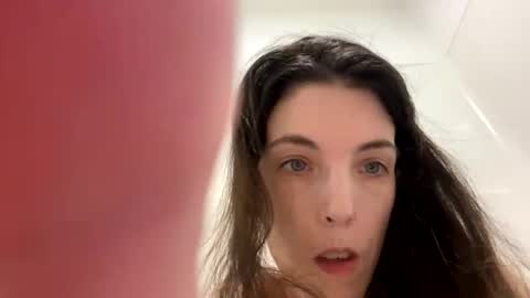 Snapshot of ivy_rose90 chatting on 05/01/26, 02:05 ivy_rose90 online show from 05/01/26, 02:05