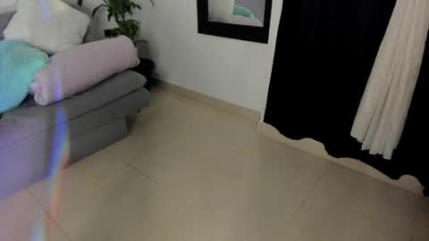 Snapshot of ivy_velvet chatting on 04/08/26, 01:38 I V Y online show from 04/08/26, 01:38