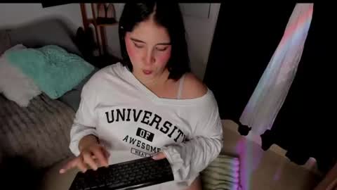 Snapshot of ivy_velvet chatting on 06/14/26, 01:47 I V Y online show from 06/14/26, 01:47