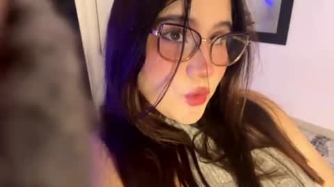 Snapshot of ivy_velvet chatting on 07/22/26, 01:52 I V Y online show from 07/22/26, 01:52