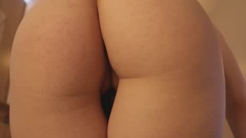 Snapshot of ivy_whyte chatting on 11/21/25, 04:38 Ivy online show from 11/21/25, 04:38