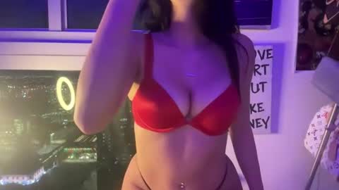 ivy and winter online show from 02/16/26, 07:48