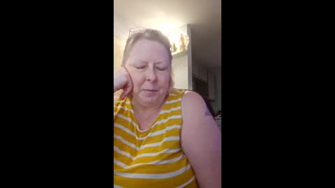 Snapshot of ivyjane3522 chatting on 04/04/26, 05:43 ivyjane3522 online show from 04/04/26, 05:43