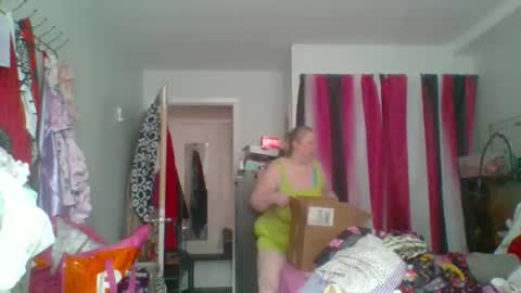 ivyjane3522 online show from 04/23/26, 02:52