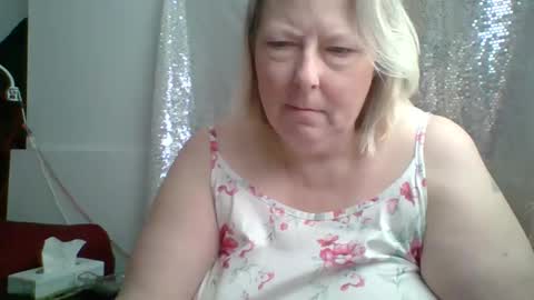 ivyjane3522 online show from 05/12/26, 02:14
