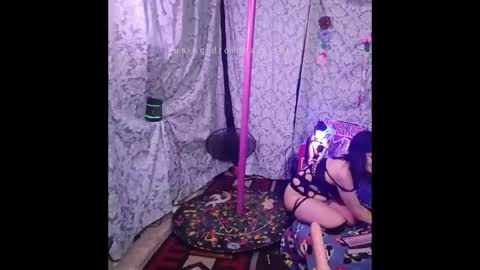 ivyjennifer366 online show from 05/18/26, 04:07