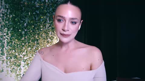 Snapshot of ivyjonson chatting on 02/01/25, 04:33 Miss Ivy online show from 02/01/25, 04:33