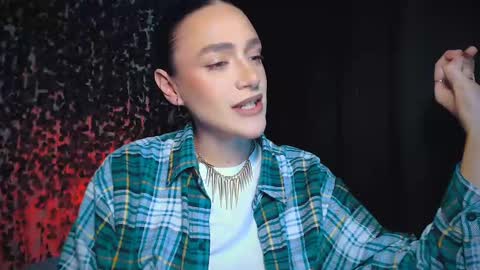 Snapshot of ivyjonson chatting on 03/05/25, 06:45 Miss Ivy online show from 03/05/25, 06:45