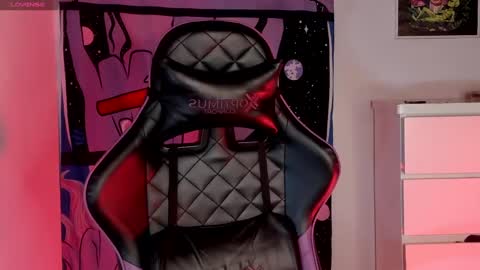 Snapshot of ivymanson_ chatting on 01/06/25, 04:15 Camila online show from 01/06/25, 04:15