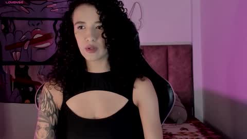Snapshot of ivymanson_ chatting on 12/17/25, 05:46 Camila online show from 12/17/25, 05:46