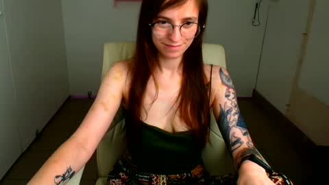 Snapshot of ivynoir_ chatting on 06/26/26, 12:53 Ivy online show from 06/26/26, 12:53