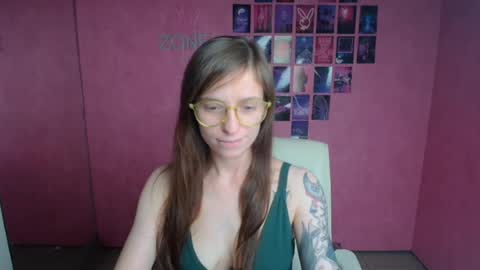 Snapshot of ivynoir_ chatting on 07/13/26, 10:12 Ivy online show from 07/13/26, 10:12
