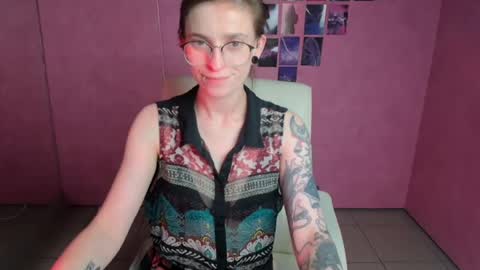 Snapshot of ivynoir_ chatting on 07/19/26, 11:41 Ivy online show from 07/19/26, 11:41