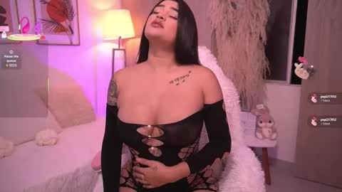 Annie online show from 10/25/25, 03:14