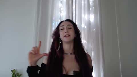 Ivy Rosie online show from 11/11/25, 04:07