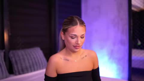 IvyRowa online show from 01/30/25, 06:43