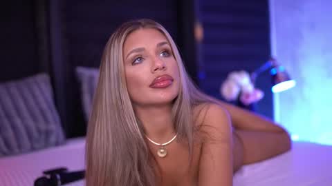 IvyRowa online show from 02/28/25, 01:37