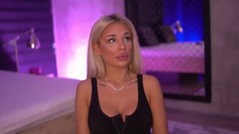 IvyRowa online show from 09/22/25, 05:37