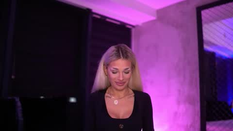 IvyRowa online show from 11/09/25, 06:06