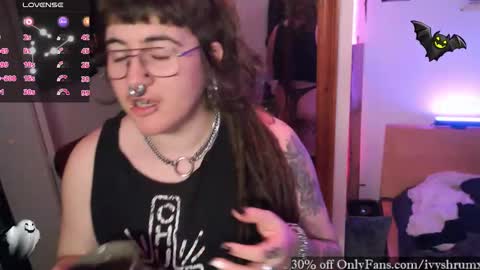 Snapshot of ivyshrumx chatting on 12/19/25, 10:17 Ivy ShrumX online show from 12/19/25, 10:17