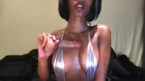 Snapshot of ivyskye_ chatting on 06/08/26, 12:36 ivyskye_ online show from 06/08/26, 12:36