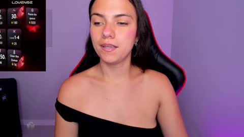 Snapshot of ivyy_scott chatting on 02/19/25, 01:17 Ivvy online show from 02/19/25, 01:17