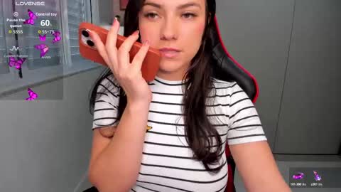 Snapshot of ivyy_scott chatting on 09/18/25, 01:57 Ivvy online show from 09/18/25, 01:57