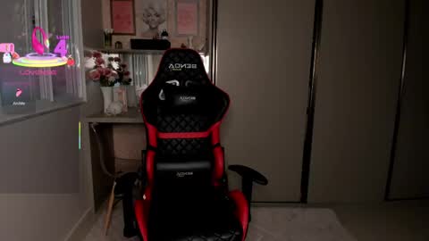 Snapshot of ivyy_scott chatting on 10/17/25, 07:11 Ivvy online show from 10/17/25, 07:11