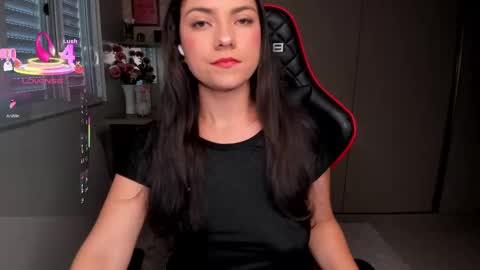 Snapshot of ivyy_scott chatting on 10/19/25, 02:40 Ivvy online show from 10/19/25, 02:40