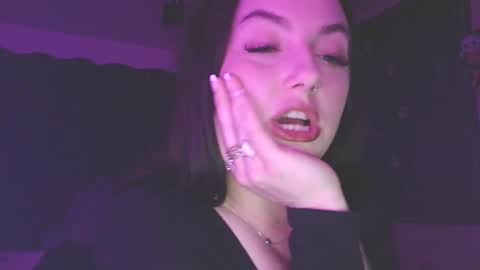 Snapshot of ivyy_sinss chatting on 05/08/26, 01:22 Amiee online show from 05/08/26, 01:22