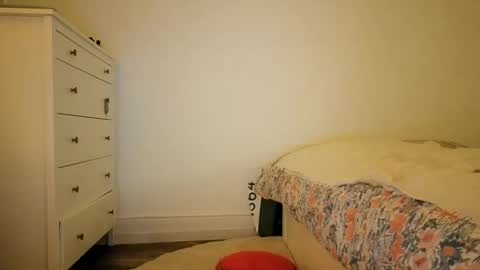 Snapshot of ivyyy1995 chatting on 10/19/25, 07:58 ivyyy1995 online show from 10/19/25, 07:58