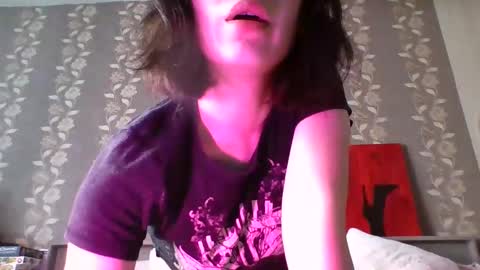 Snapshot of iwannadeep3r chatting on 05/10/26, 10:42 Eva online show from 05/10/26, 10:42