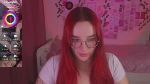 Snapshot of iwi_wi_wi chatting on 10/24/25, 02:35 Daisy online show from 10/24/25, 02:35