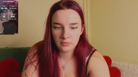 Snapshot of iwi_wi_wi chatting on 12/17/25, 10:49 Daisy online show from 12/17/25, 10:49