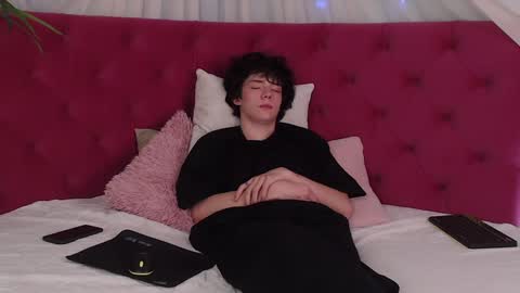 Maxim online show from 12/04/24, 01:03