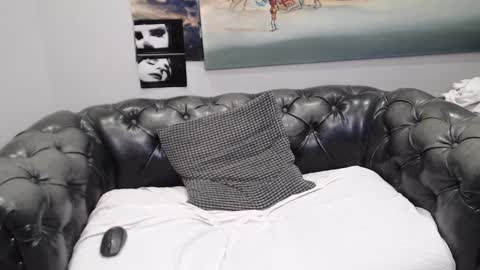 Maxim online show from 12/12/24, 03:32